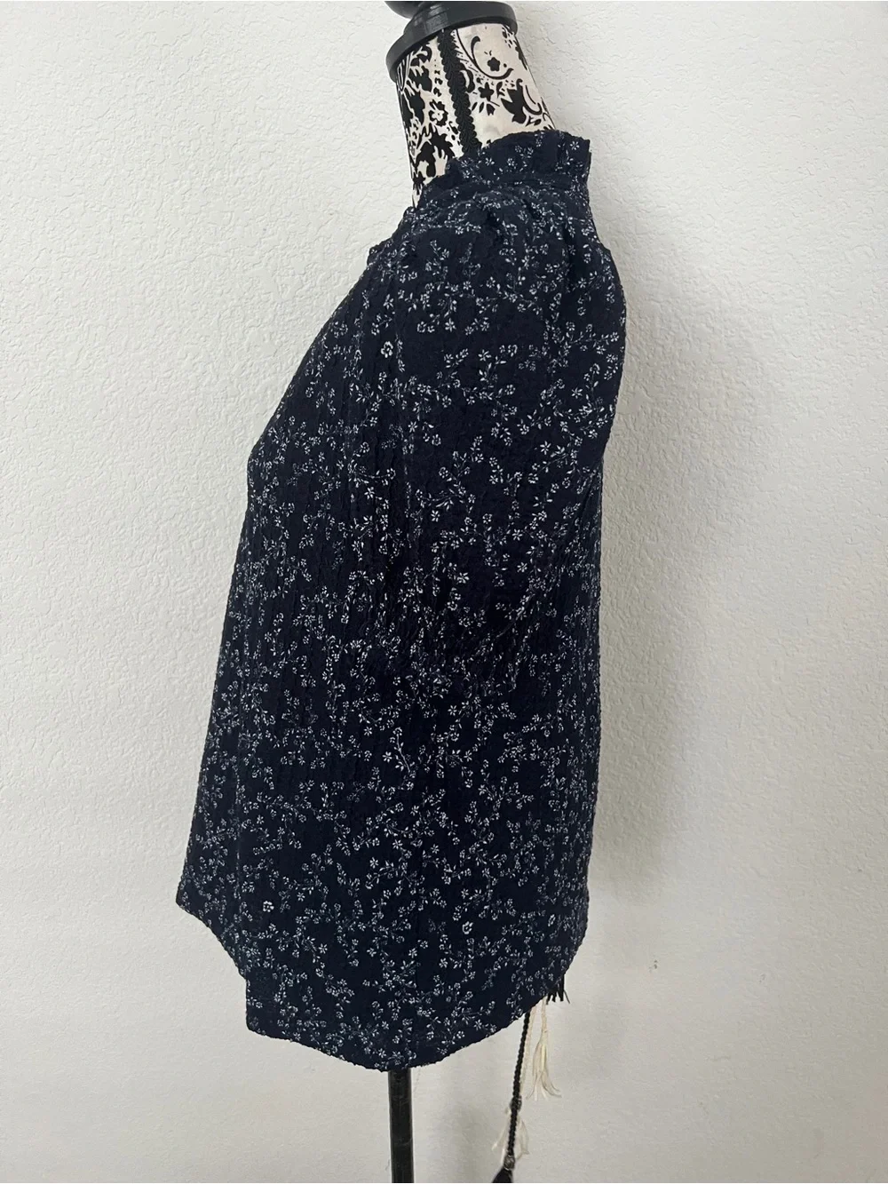 LOFT Navy Blue Floral Ruffle Puff Sleeve V-Neck Blouse Size Small